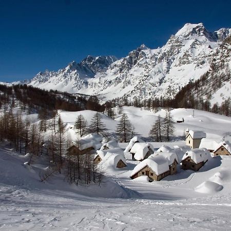 B&B Dolce Casa Con Sauna E Cromoterapia โดโมดอสโซลา ภายนอก รูปภาพ